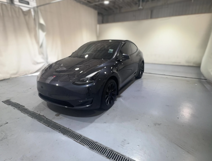 Car image 2